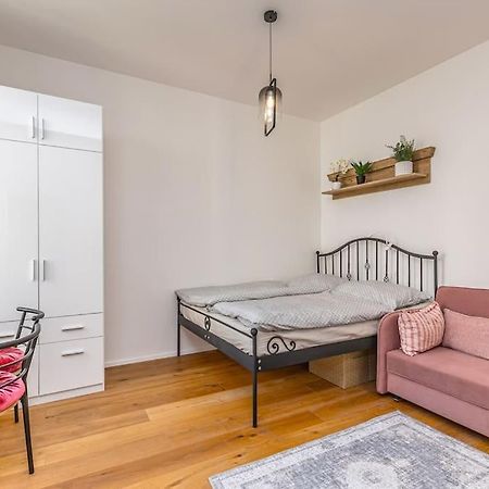 Cozy Quiet New Apartment In Karlin Square Прага Екстер'єр фото