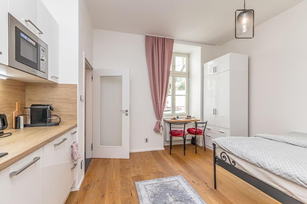 Cozy Quiet New Apartment In Karlin Square Прага Екстер'єр фото